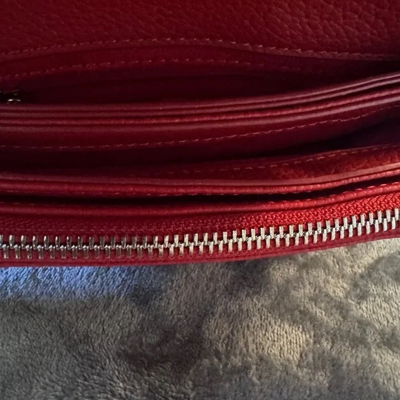Steve Madden Bold Red Crossbody Bag - Picture 4 of 4